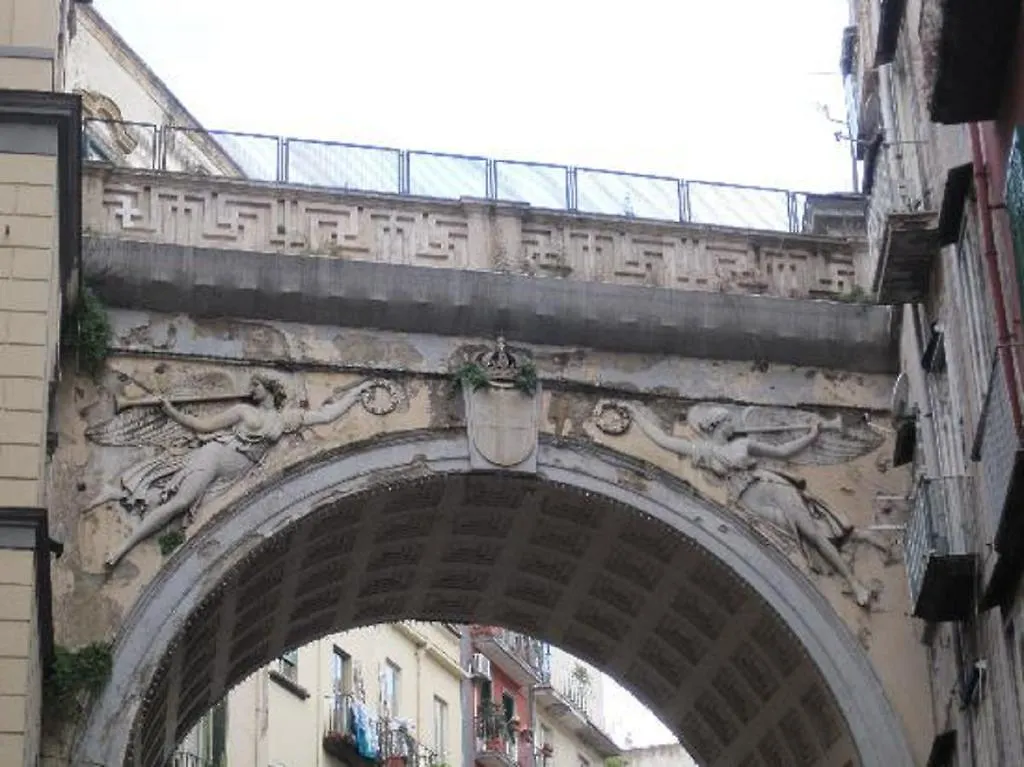 Monolocale In Gradoni Di Chiaia contacts
